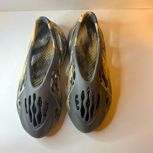 Yeezy Foam Runner Moon Grey(like NEW)